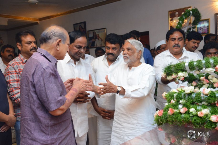 Celebrities-Pay-Homage-to-Vijaya-Nirmala-Garu